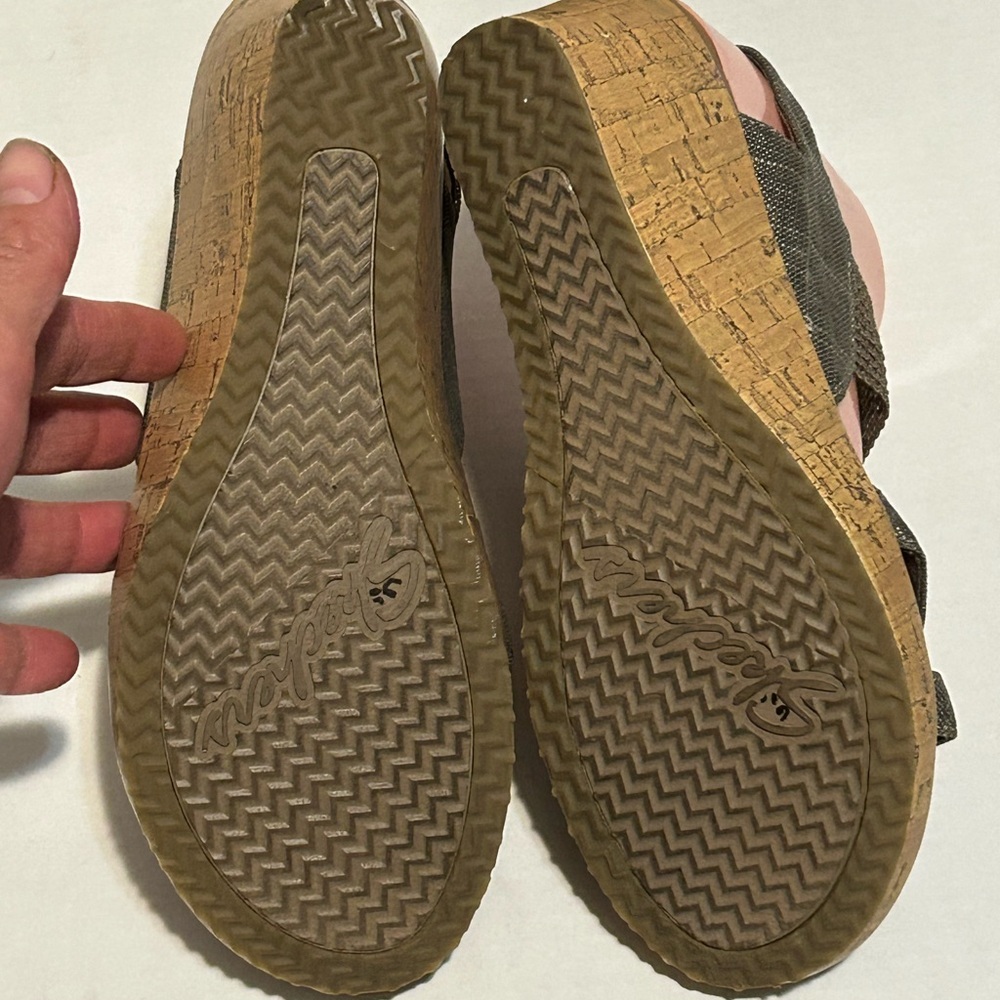 Stylish Gray Wedge Sandals - Picture 4 of 4